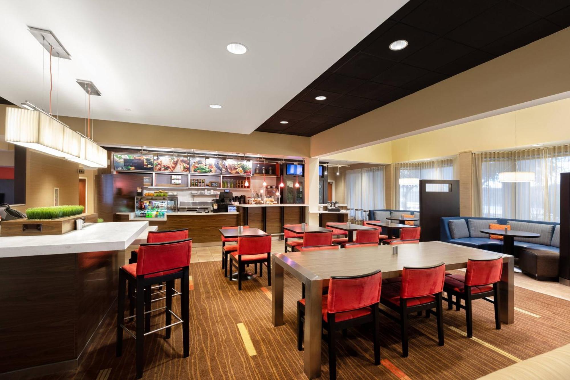 Courtyard By Marriott Dallas-fort Worth/bedford 3*