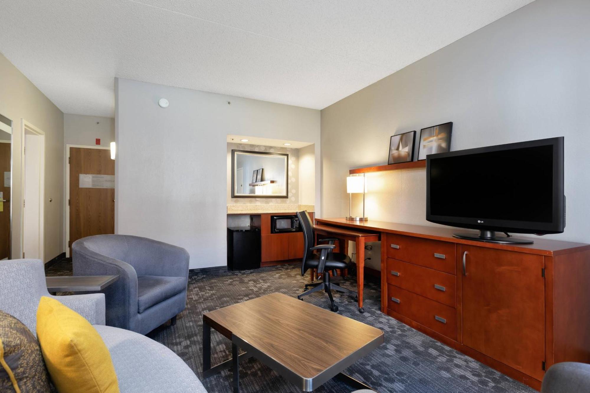 Courtyard By Marriott Dallas-fort Worth/bedford 3*
