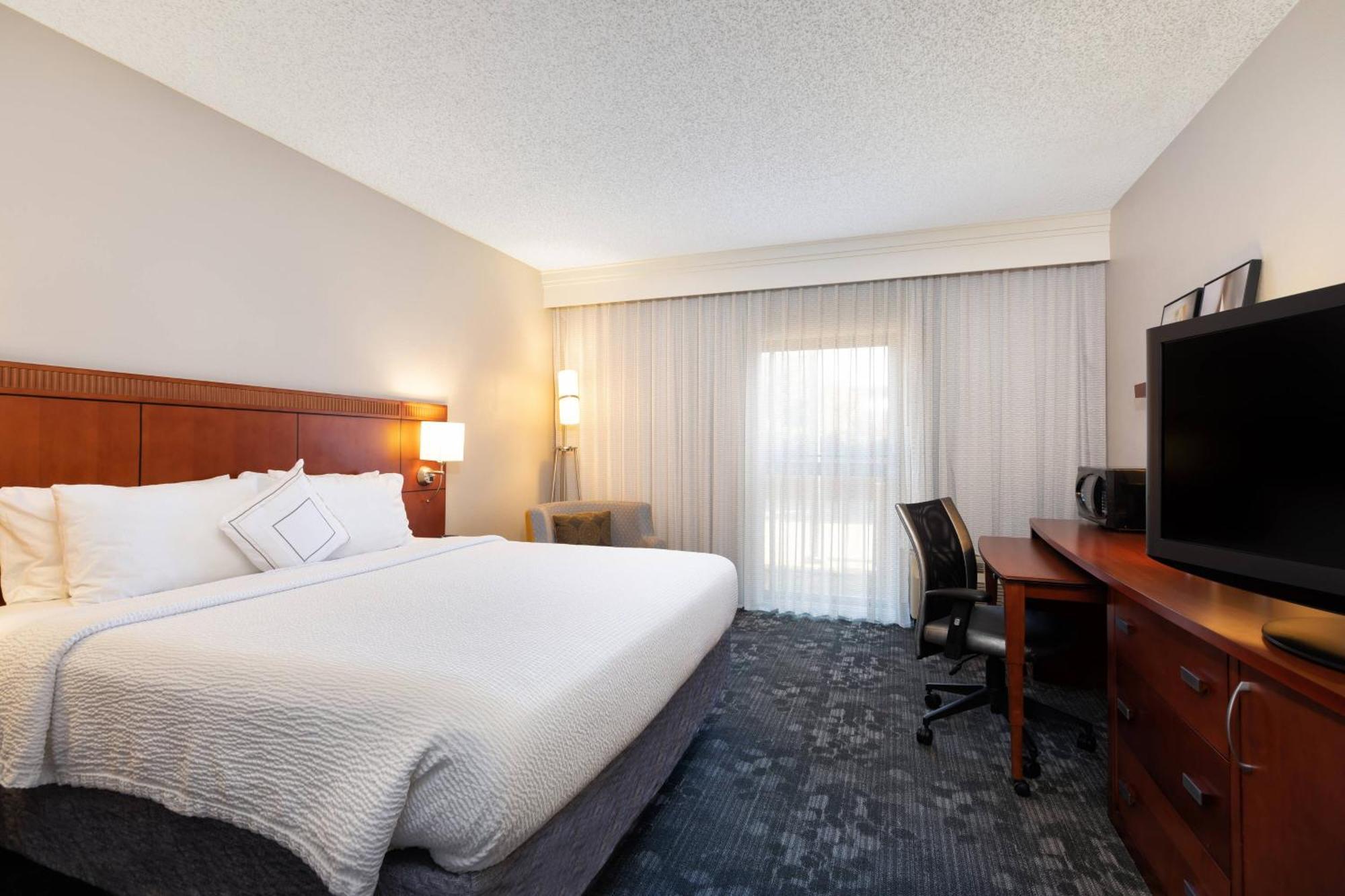 Courtyard By Marriott Dallas-fort Worth/bedford Bedford